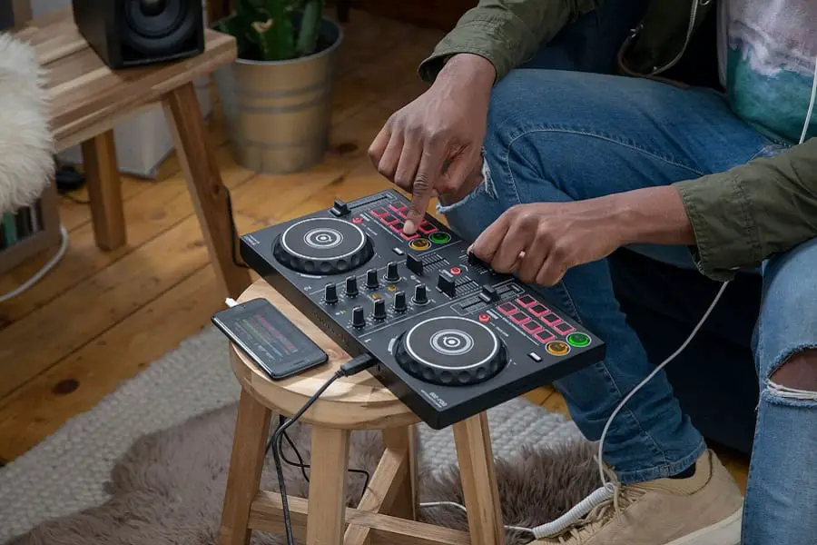 5 Best DJ Controllers For Beginners