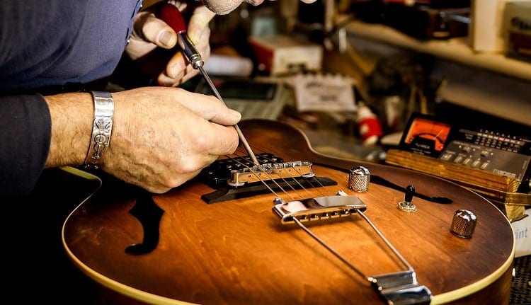 tips for replace strings on your les paul
